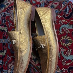 Sam Edelman beautiful gold shoes 🥂